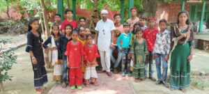 Read more about the article Shri Chamanlal Gangaheri working in NDMC  distributed new clothes to the students of our NGO